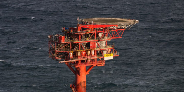 Wall St falls as soaring oil prices prompt selloff