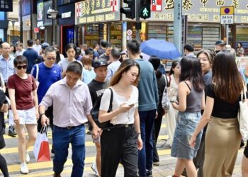 Jobless rate drops to 3.7%