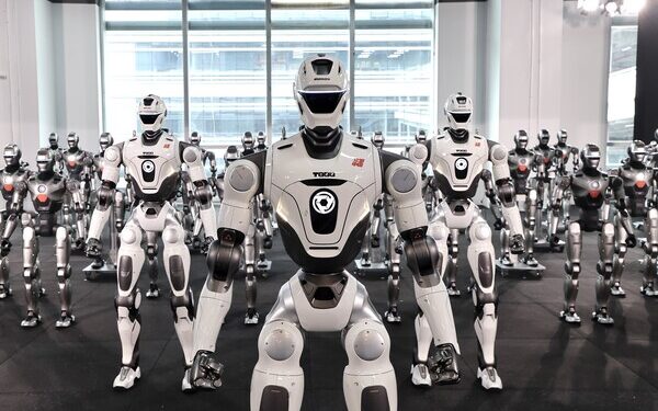 EngineAI Launches Shenzhen Intelligent Manufacturing Base as First Batch of T800 Humanoid Robots Roll Off the Production Line to Begin Mass Delivery