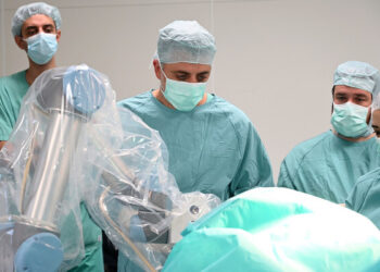Beyond the Millimeter: NaoTrac Redefines Precision Standards via Intelligent Surgical Navigation