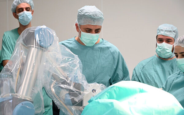 Beyond the Millimeter: NaoTrac Redefines Precision Standards via Intelligent Surgical Navigation