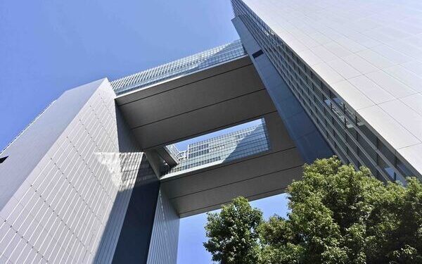 US lifts HK emergency status