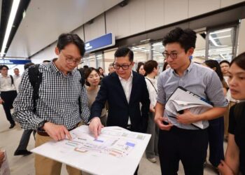 Security chief views Huanggang Port