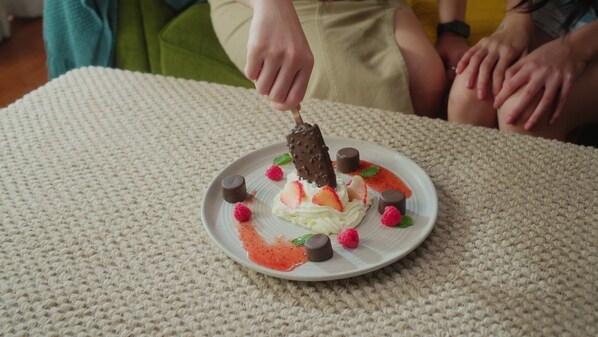 Yili’s Global Online Tour Unveils Layers of Surprise with Cremo Ice Cream in Thailand
