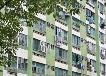 Public rental waiting time 4.8 years