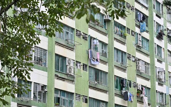 Public rental waiting time 4.8 years
