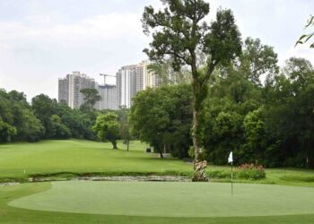 Govt drops golf site appeal