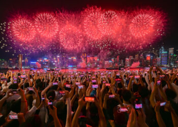 HK draws 1.6m Golden Week visitors