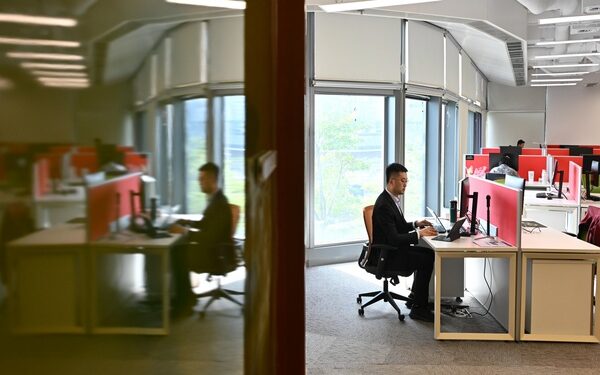 AI powers solo startup success