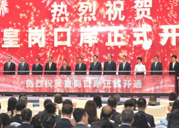 CE attends port opening ceremony