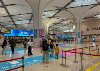 Huanggang Port sees 19k departures